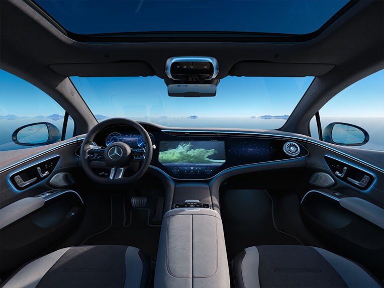 Interiorul modelului EQS limuzină de la Mercedes-Benz.