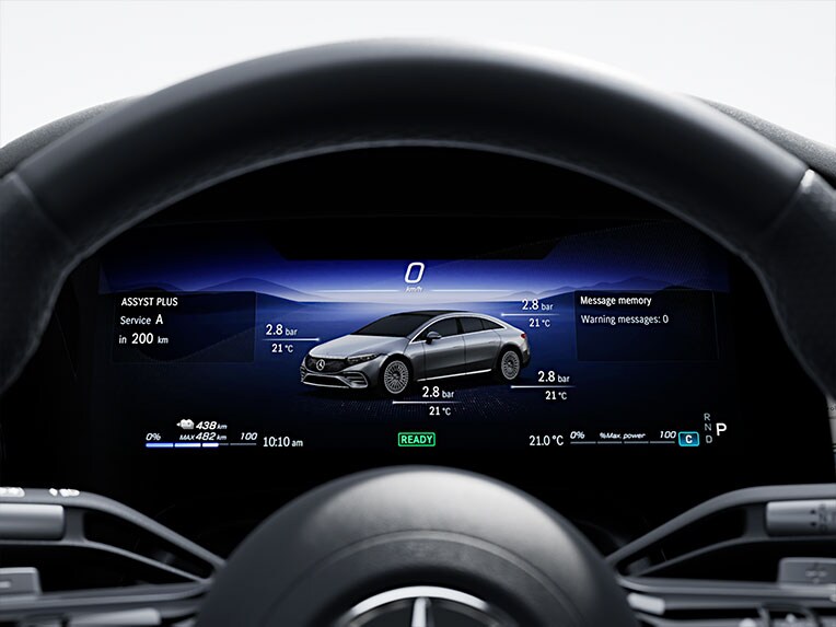 Pachetul de asistență la rulare Plus în modelul EQS Limuzină de la Mercedes-Benz.