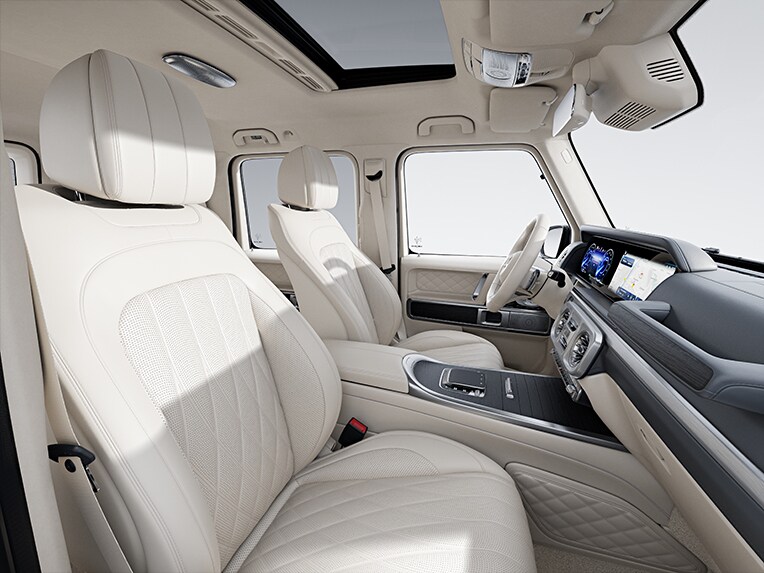 Modelul Clasa G complet electric de la Mercedes-Benz cu echipare SUPERIOR Line în habitaclu.
