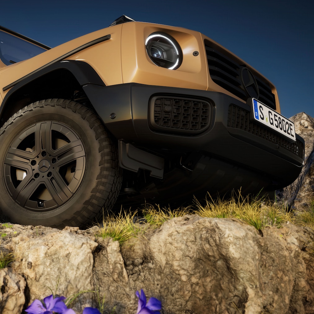 Protecția tehnică la partea inferioară în negru grafit a modelului Mercedes-Benz G 580 cu tehnologie EQ.