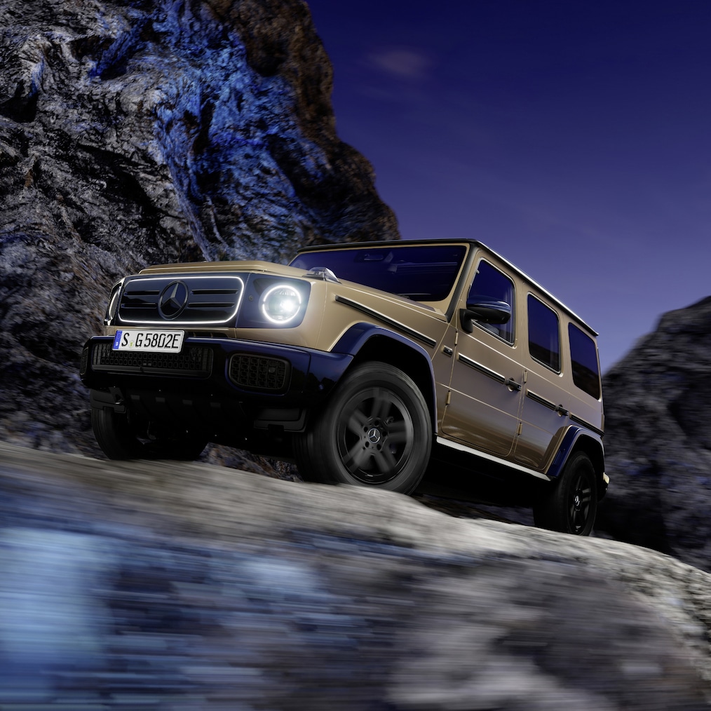 Prim-plan al grilei frontale Black-Panel a modelului Mercedes-Benz G 580 cu tehnologie EQ.