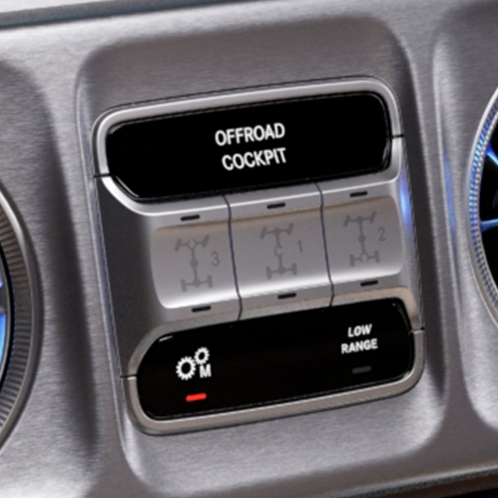  Detaliu al cockpit-ului OFFROAD al modelului Clasa G cu 3 comutatoare pentru mecanismele de blocare a diferențialului.