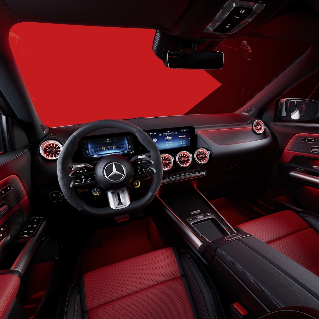 Interiorul modelului Mercedes-AMG GLA cu scaune AMG Performance și volan AMG Performance.