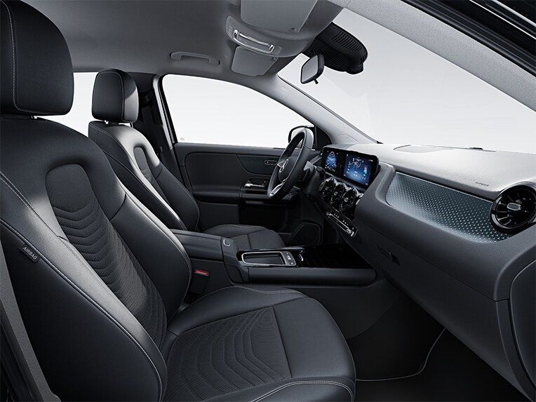 Noul model Mercedes-Benz GLA cu echipare standard.