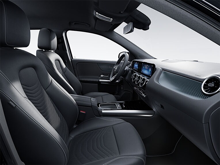 Noul model Mercedes-Benz GLA cu linia de echipare Progressive.