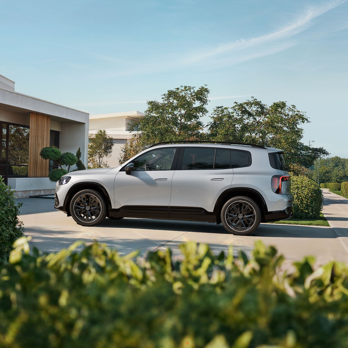 Exteriorul modelului GLB complet electric.