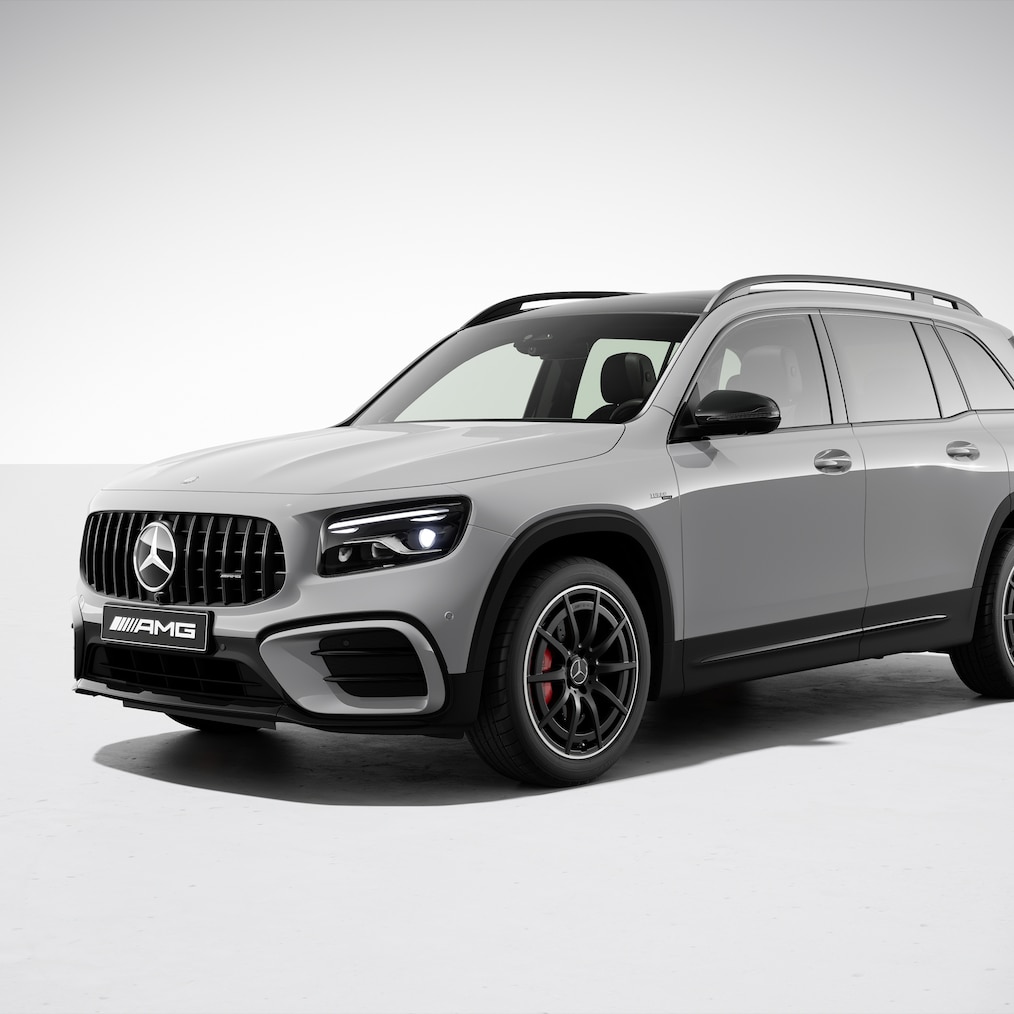 Modelul Mercedes-AMG GLB cu pachet Plus AMG Design.