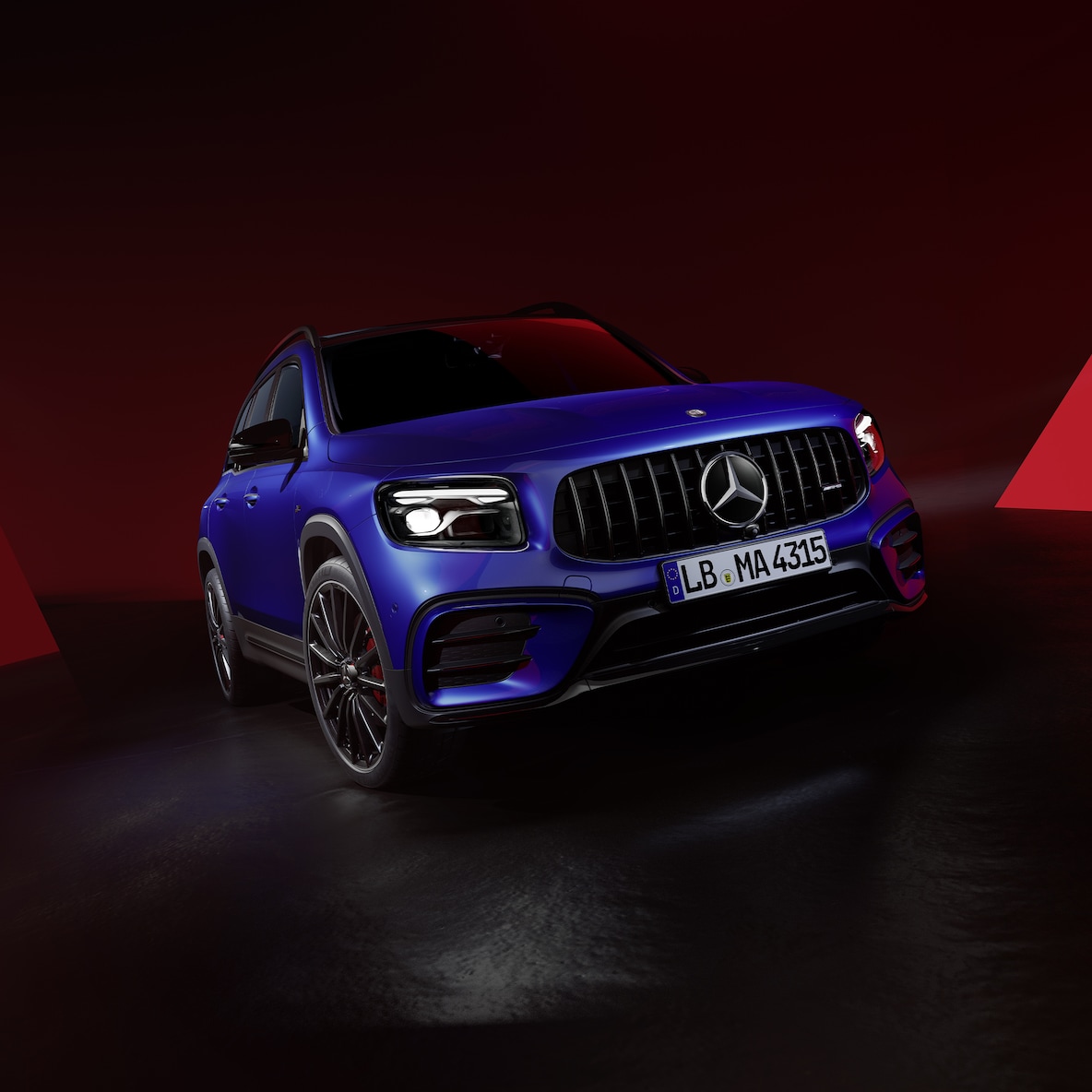  Perspectivă frontală a modelului Mercedes-AMG GLB 35 4MATIC.
