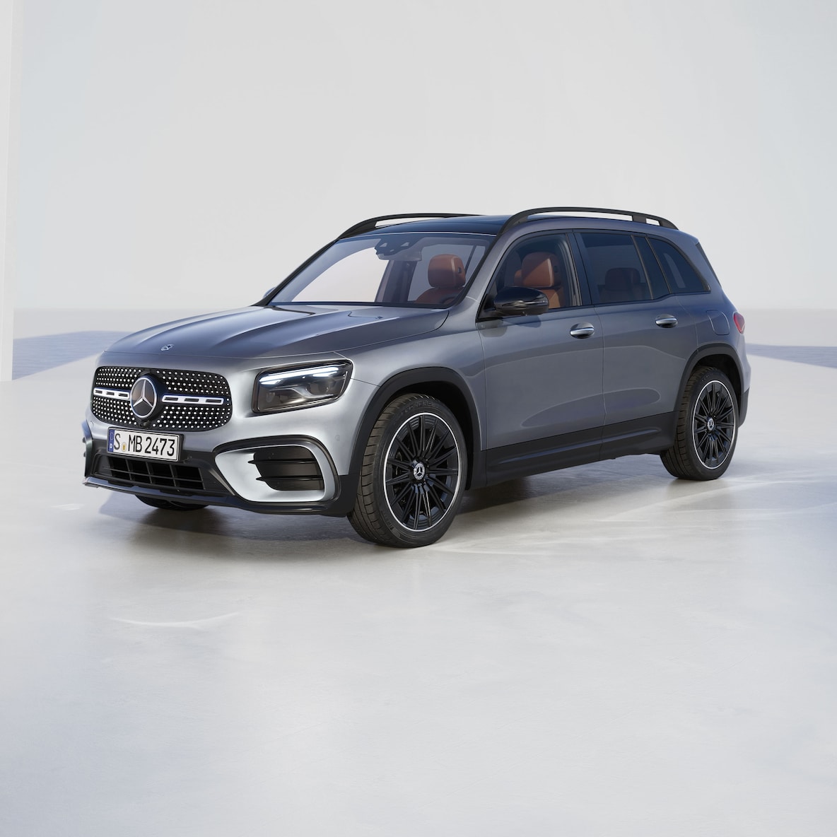  Perspectivă frontală a unui model SUV Mercedes-Benz GLB.