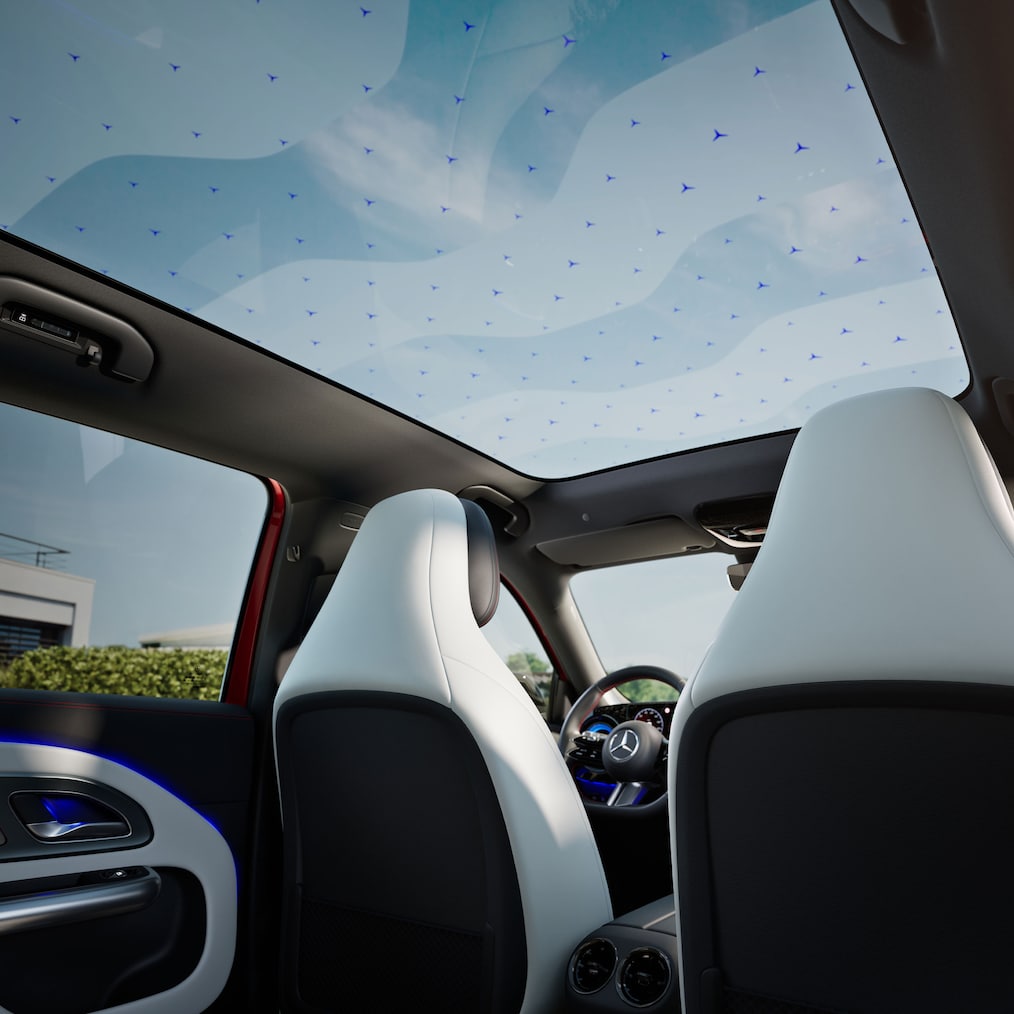 Trapa panoramică SKY CONTROL din modelul GLB de la Mercedes-Benz.