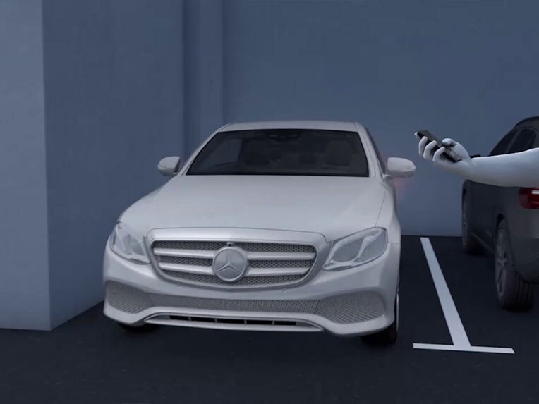 Modul de funcționare al asistentului de parcare Memory la modelul Mercedes-Benz GLC Coupé.