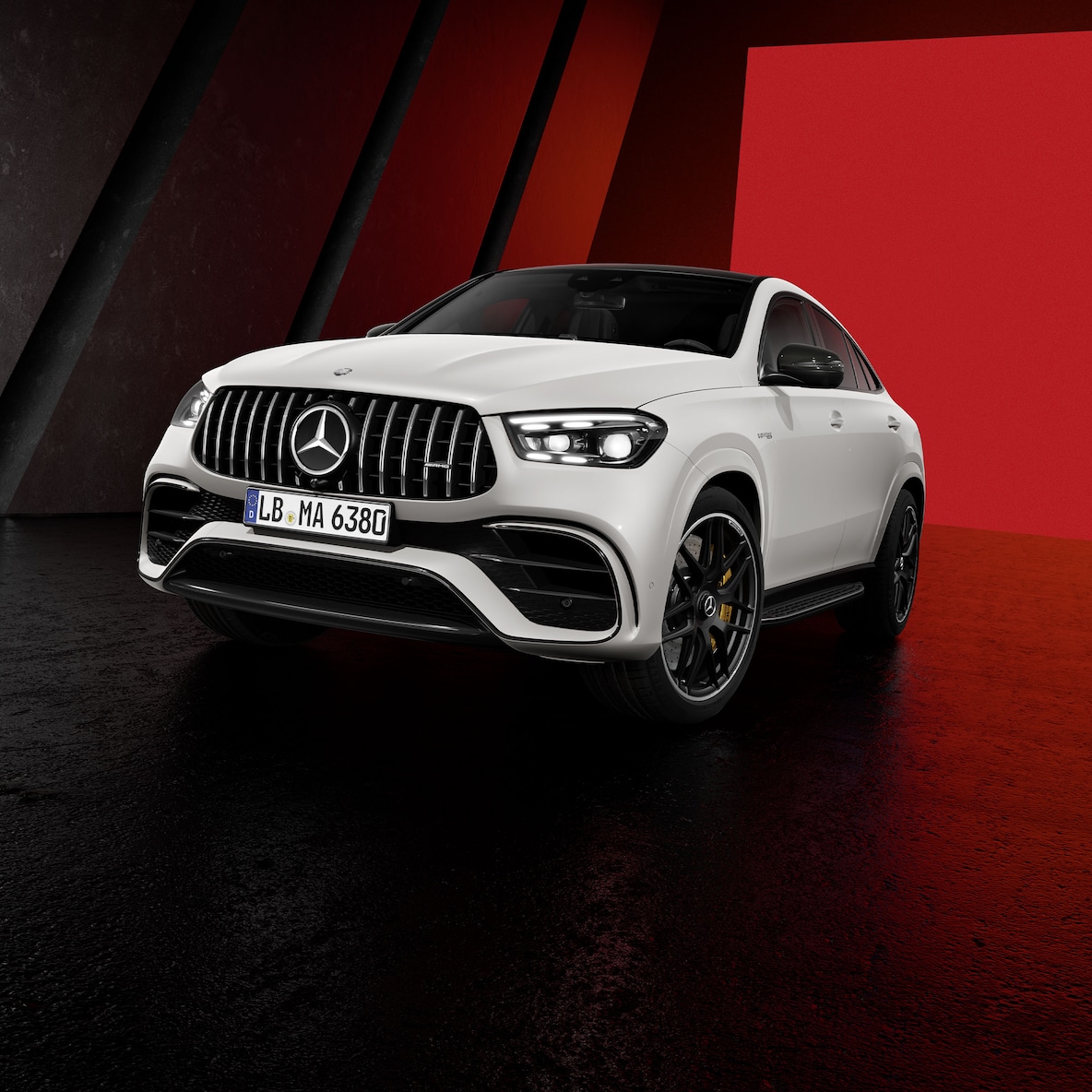 GLE Coupé de la Mercedes-AMG în vedere frontal-laterală.