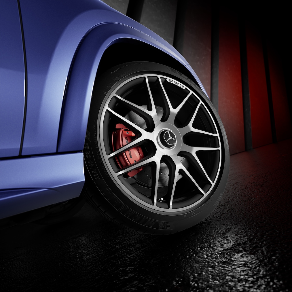 Jantele forjate AMG cu design cu spițe încrucișate ale modelului Mercedes-AMG GLE Coupé 53.