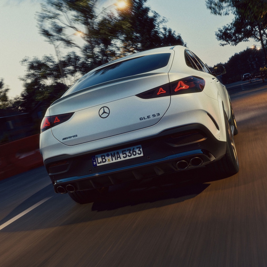 Jantele forjate AMG de 22" cu design cu spițe încrucișate din modelul Mercedes-AMG GLE Coupé.