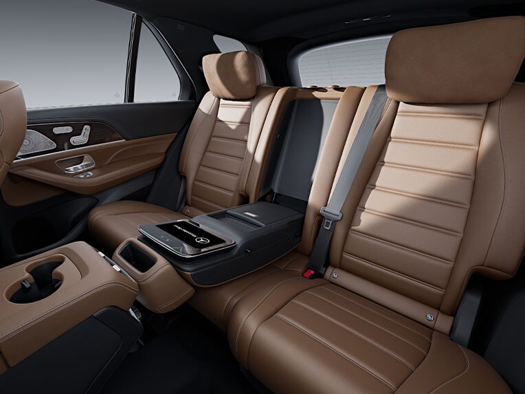 Spatele modelului Mercedes-Benz GLE SUV cu pachet confort Plus spate.