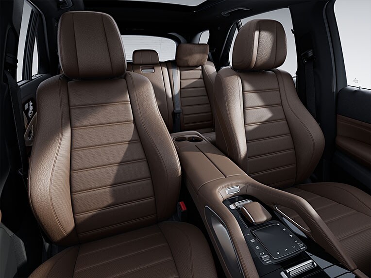 Scaunele multicontur pentru șofer și însoțitor din modelul Mercedes-Benz GLE SUV.