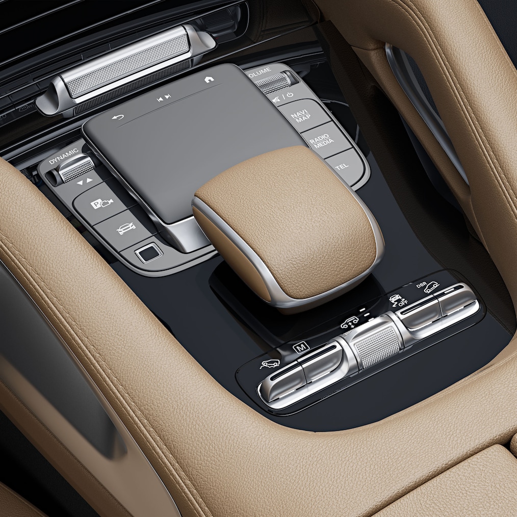 Capota transparentă a motorului modelului Mercedes-Benz GLS.
