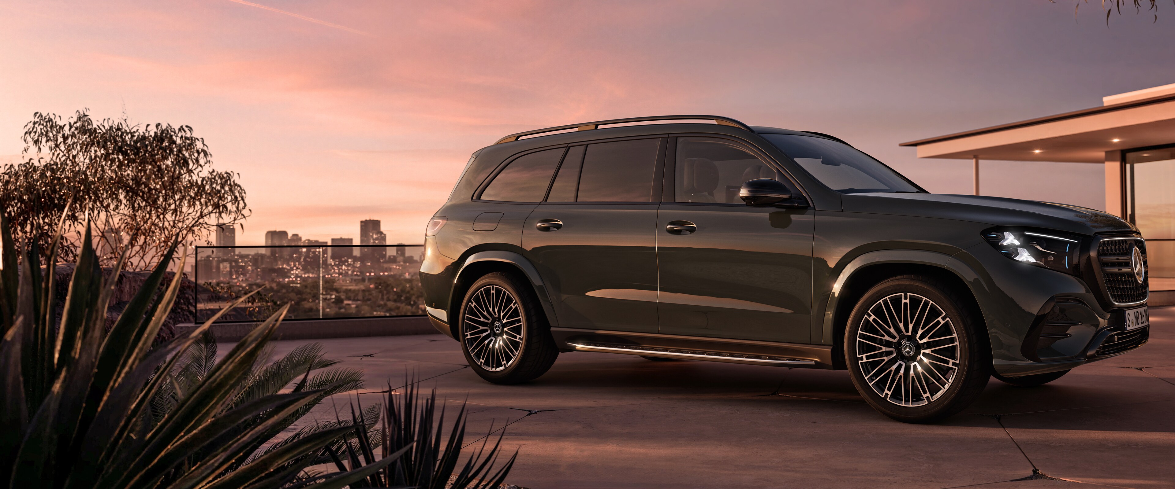 Noul model Mercedes-Benz GLS în leasing standard.