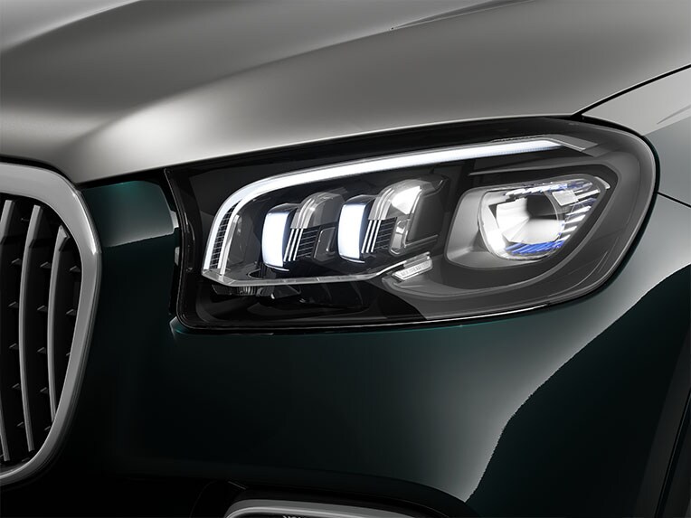 Farurile MULTIBEAM LED ale modelului Mercedes-Maybach GLS.