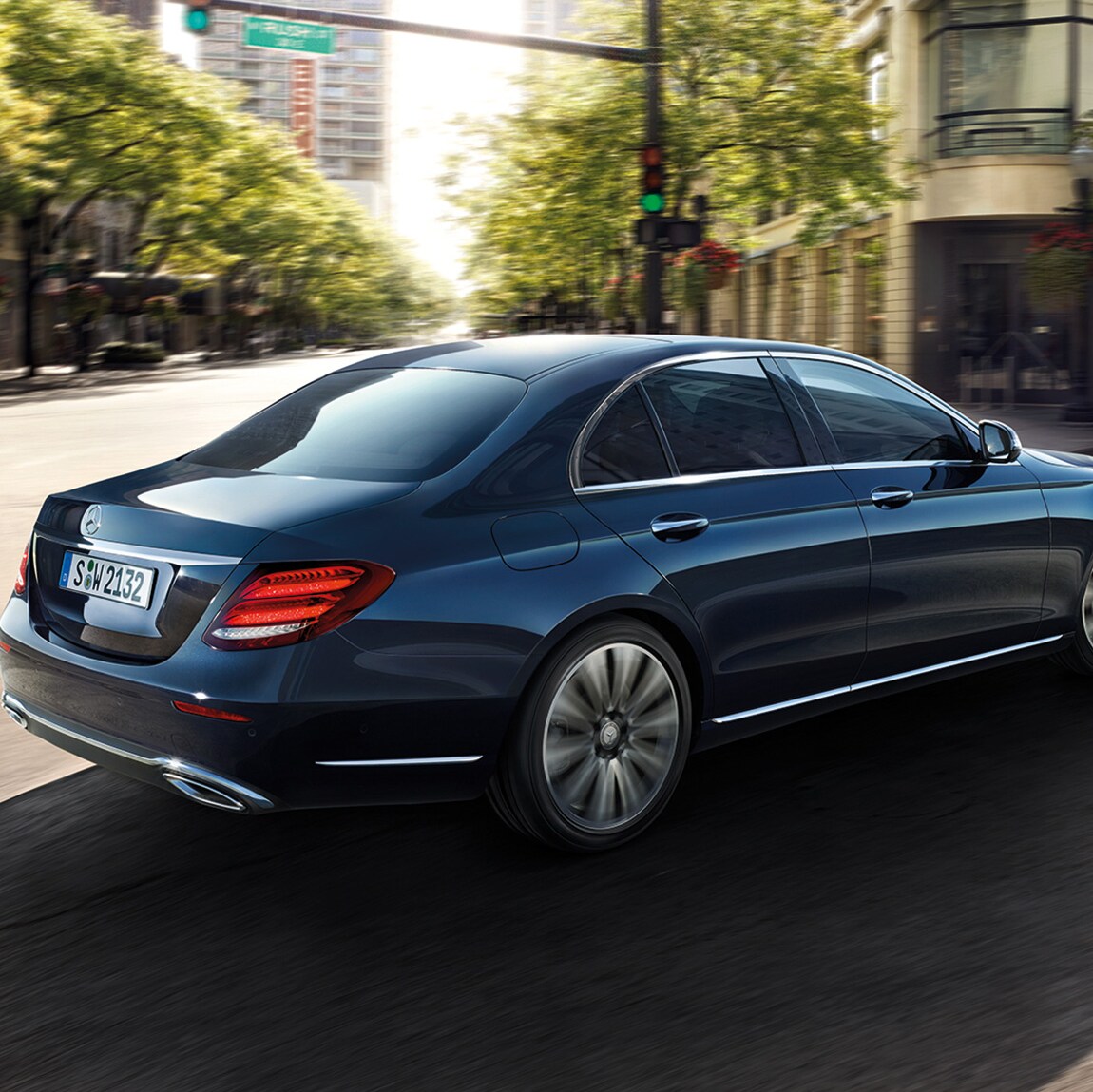 Imaginea prezintă modelul Mercedes-Benz Clasa E Limuzină.