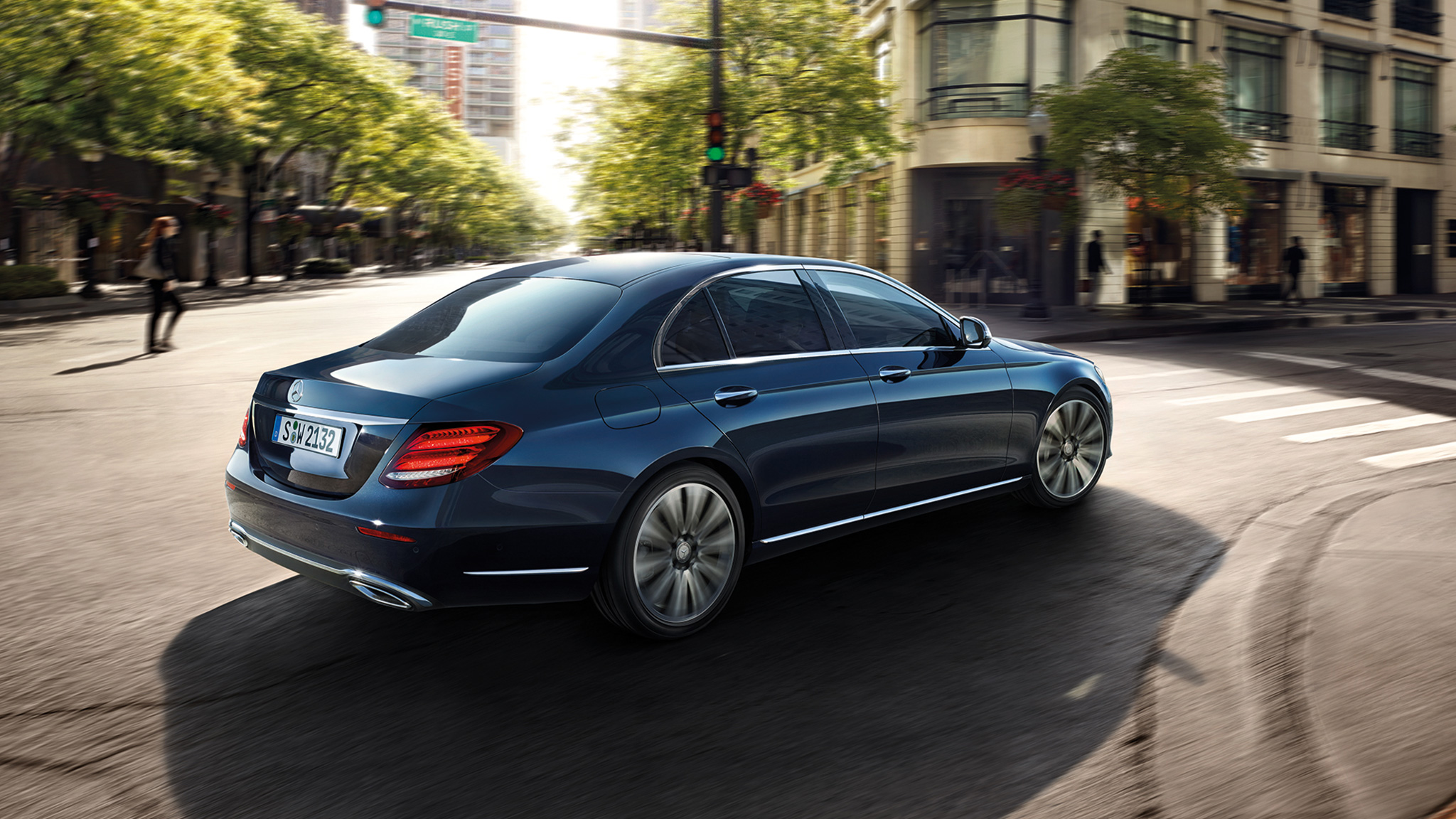 Mercedes-Benz Intelligent Drive Imaginea prezintă modelul Mercedes-Benz Clasa E Limuzină.