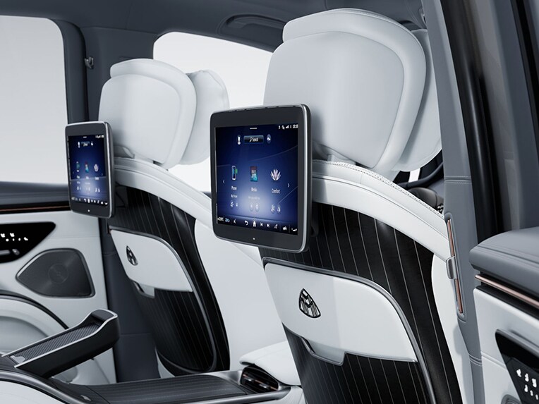 Capitonajul spătarelor MANUFAKTUR în habitaclul autovehiculului de lux Mercedes-Maybach EQS SUV.