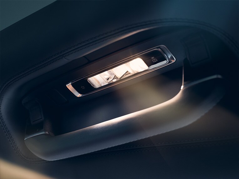 Iluminat adaptiv pentru compartimentul din spate în habitaclul modelului Mercedes-Maybach Clasa S.