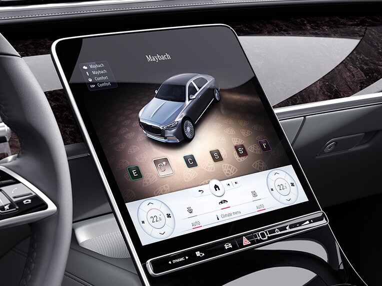 Display-ul central din modelul Mercedes-Maybach Clasa S.