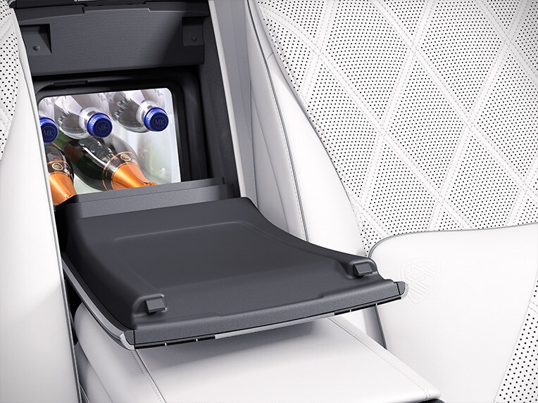 Compartimentul de refrigerare din modelul Mercedes-Maybach clasa S.
