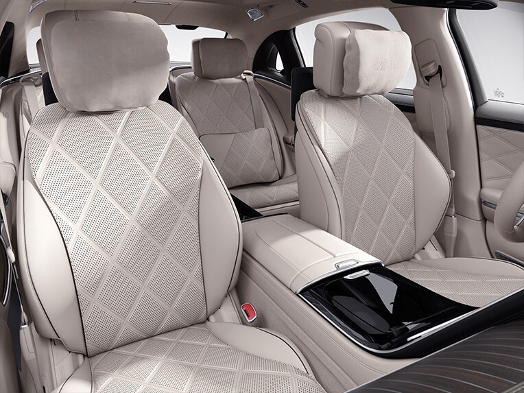 Interiorul modelului Mercedes-Maybach Clasa S cu pachet piele MANUFAKTUR.