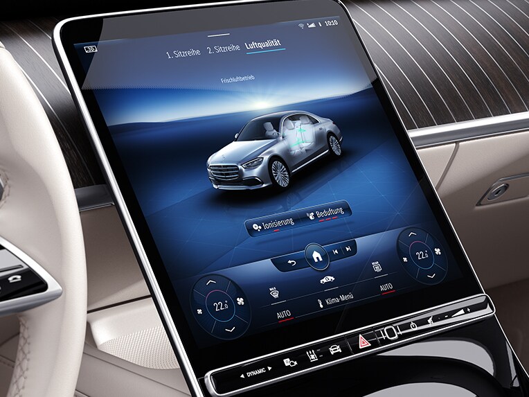 Pachetul AIR-BALANCE pe display-ul central OLED din modelul Mercedes-Benz clasa S limuzină lungă.