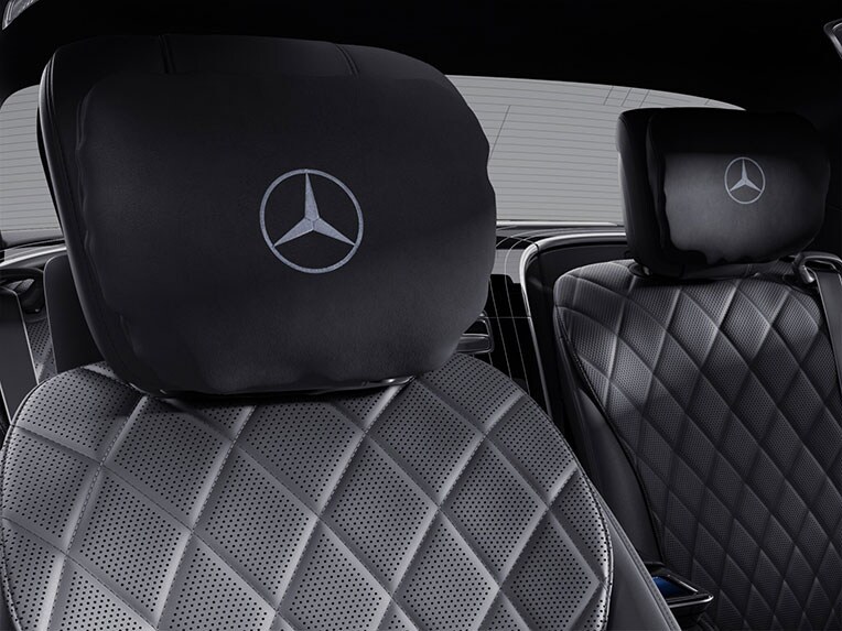 Pachetul de embleme platină MANUFAKTUR al modelului Mercedes-Benz clasa S limuzină lungă.
