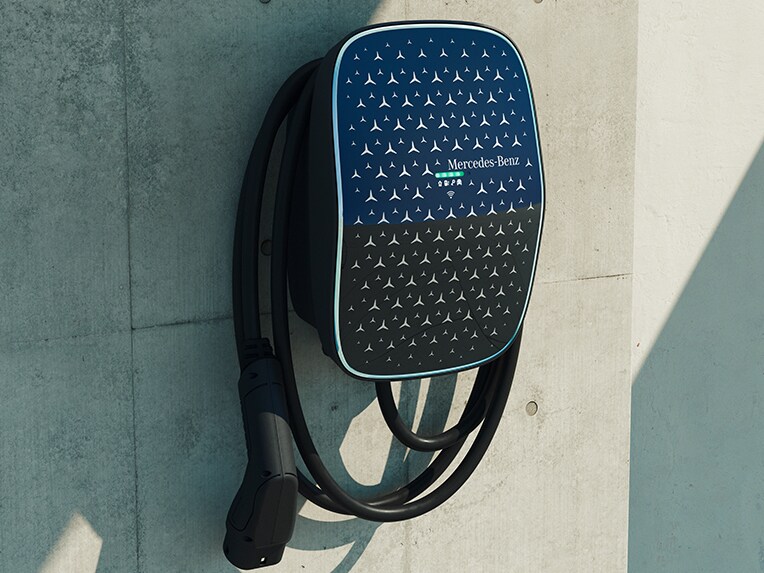 Încărcare acasă cu stația Mercedes-Benz Wallbox.
