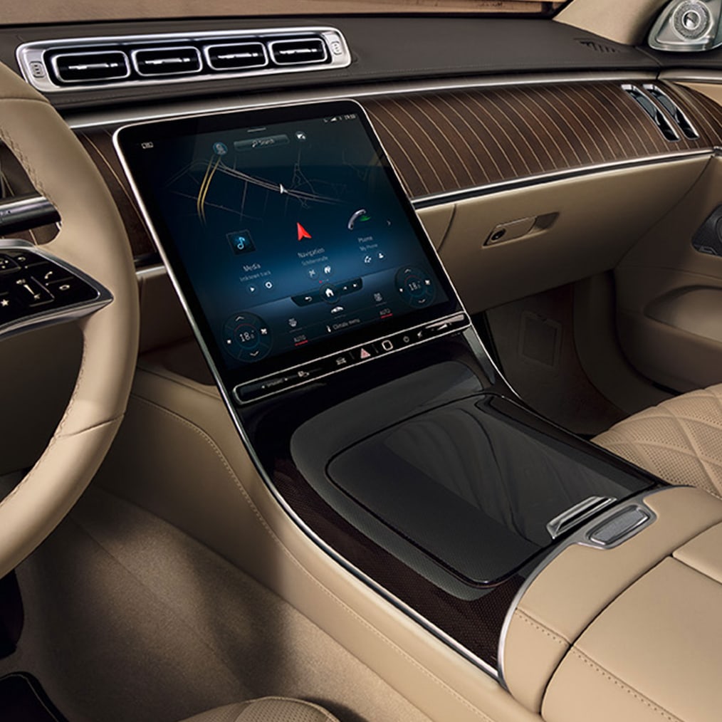  Display central OLED de 32,5 cm (12,8") în modelul Mercedes-Benz Clasa S limuzină lungă.