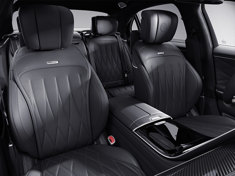 Habitaclul modelului Clasa S Limuzină de la Mercedes-AMG cu pachet AMG Exclusiv.