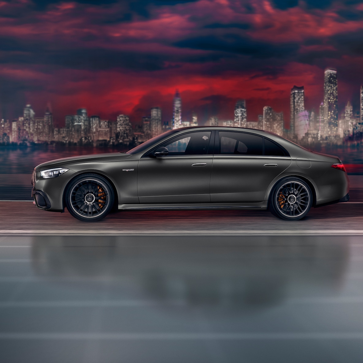 Perspectivă frontal-laterală a modelului Mercedes-AMG S 63 E PERFORMANCE.
