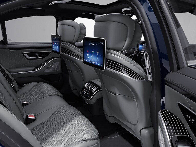 Interiorul modelului Mercedes-Benz Clasa S limuzină cu pachet elemente ornament Exclusiv.