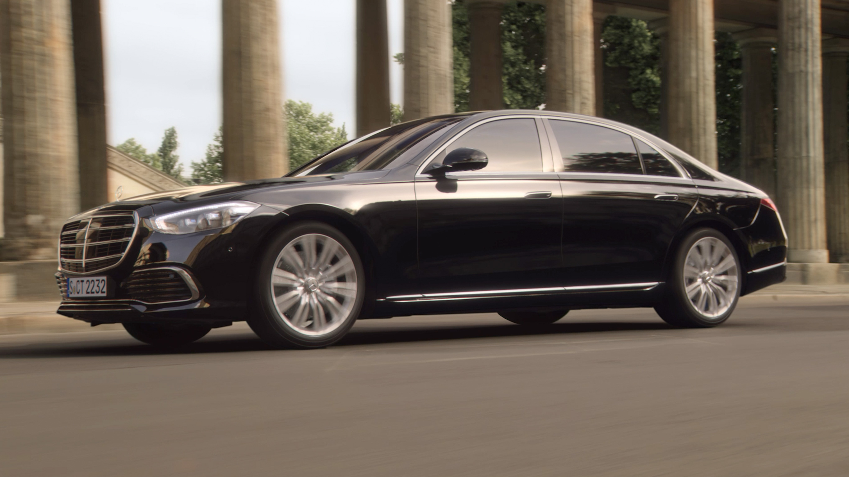 Mercedes-Benz are o ofertă cuprinzătoare pentru autovehiculele de reprezentanță pentru corpurile diplomatice. Întreprinzătorii independenți se bucură de avantaje deosebite la Mercedes-Benz.