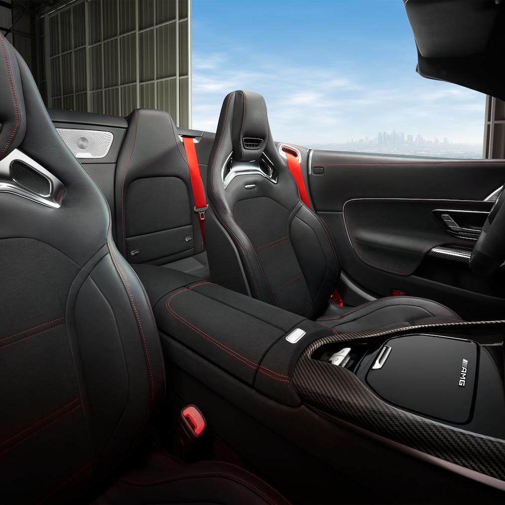 Interiorul modelului Mercedes-AMG SL Roadster.