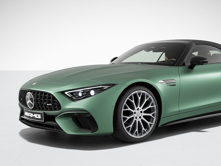 Modelul Mercedes-AMG SL 63 S E PERFORMANCE cu pachet Night II AMG.