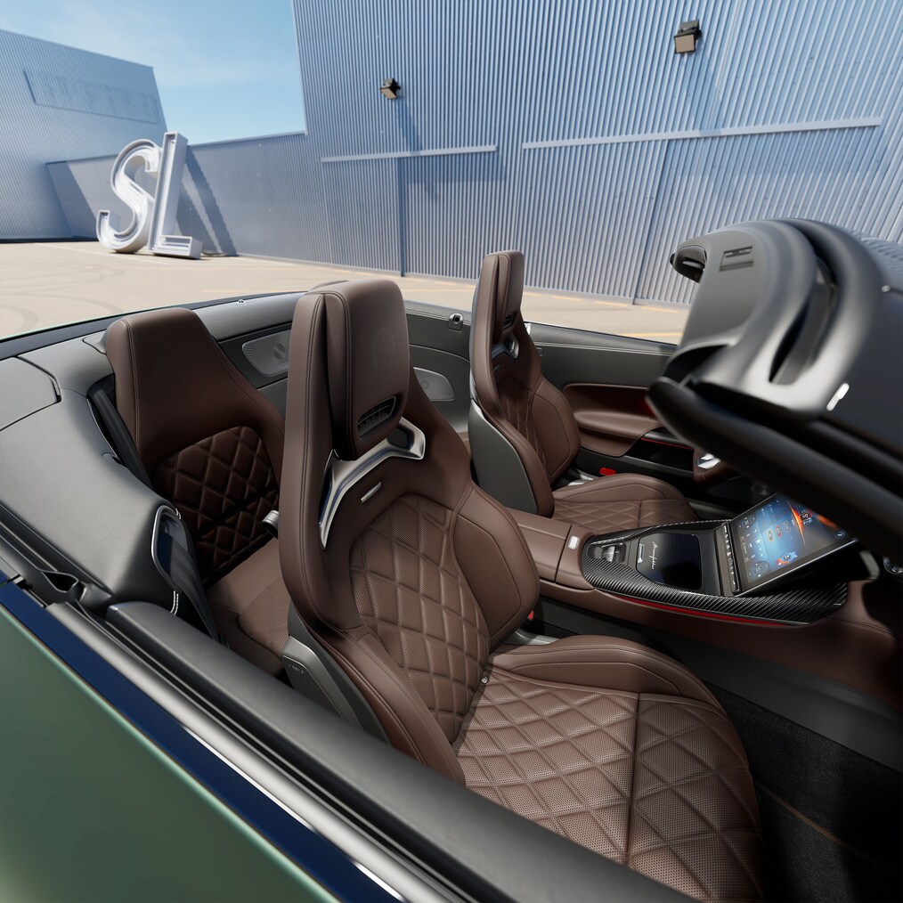 Habitaclul modelului Mercedes-AMG SL 63 S E PERFORMANCE.