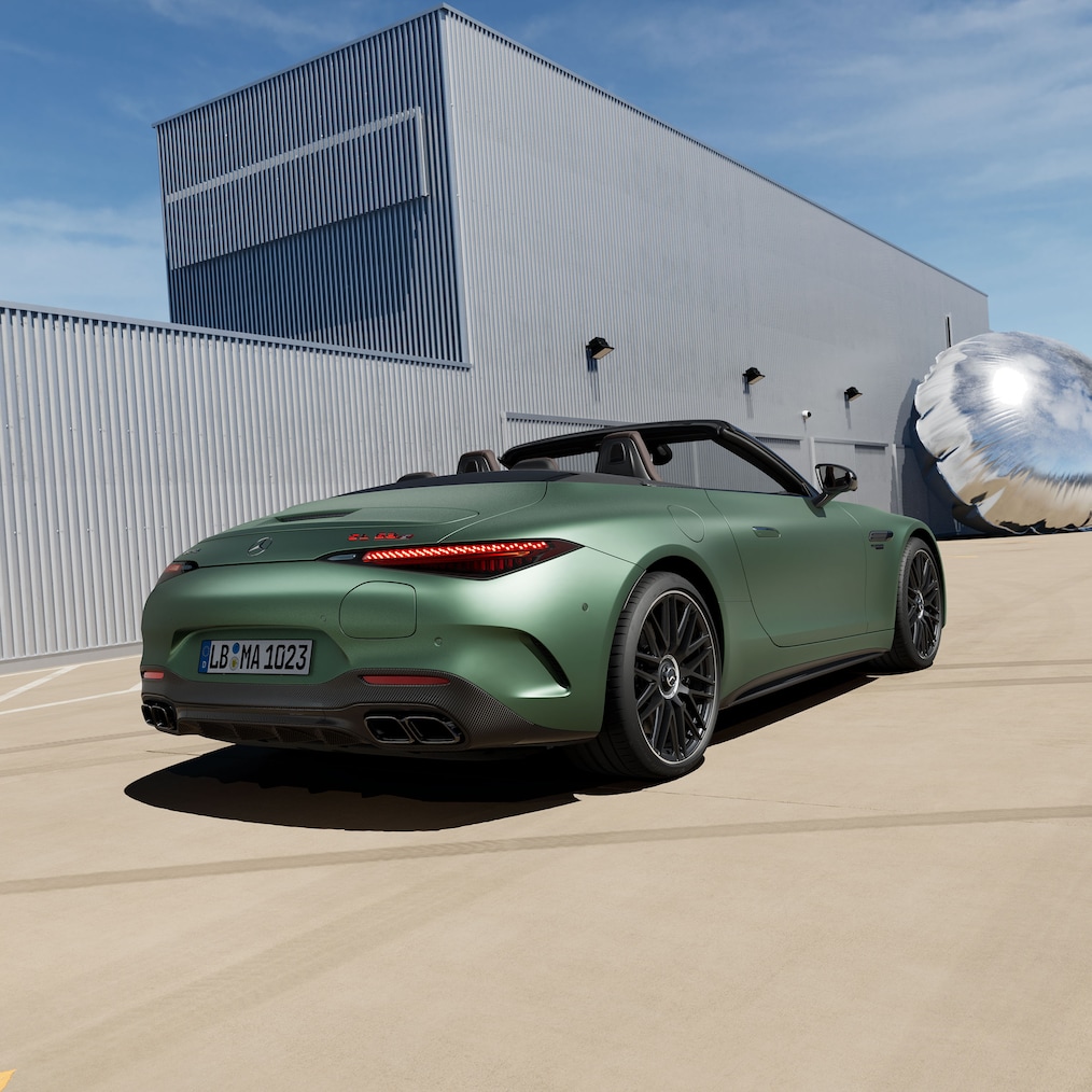 Mercedes-AMG SL 63 S E PERFORMANCE cu soft-topul deschis, văzut de sus sau ilustrație a direcției pe puntea spate AMG.