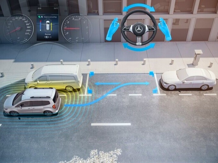 Parcarea cu Asistentul activ la parcare în modelul Mercedes-Benz Clasa T.