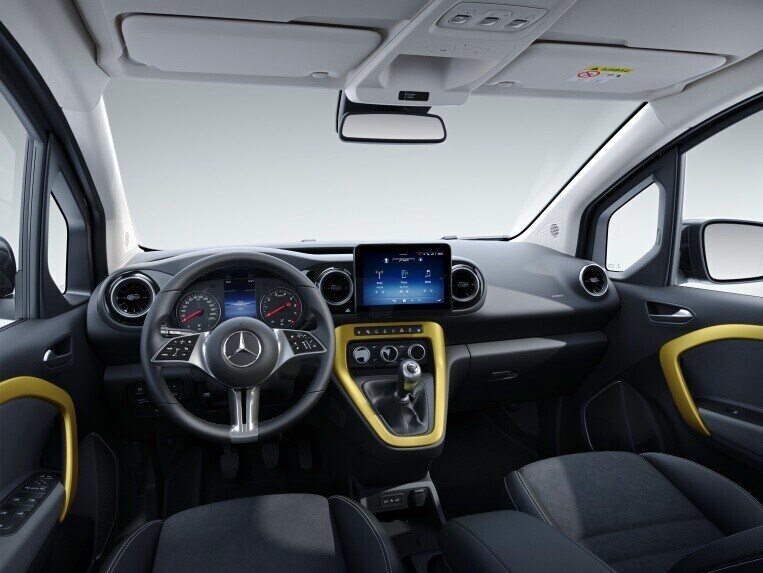 Interiorul modelului Clasa T cu linia de echipare Style.