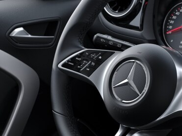 TEMPOMAT pe volanul modelului Mercedes-Benz Clasa T.