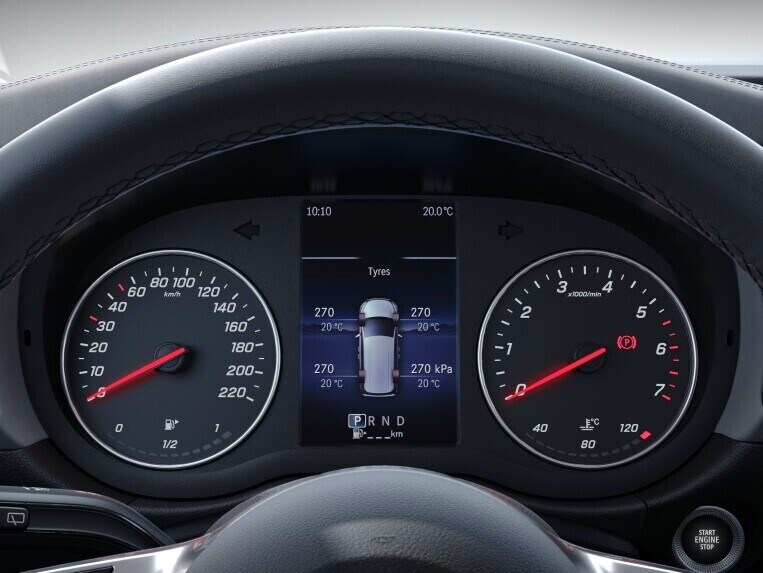 Sistem de monitorizare a presiunii din anvelope, wireless, la puntea față și puntea spate în modelul Mercedes-Benz Clasa T.