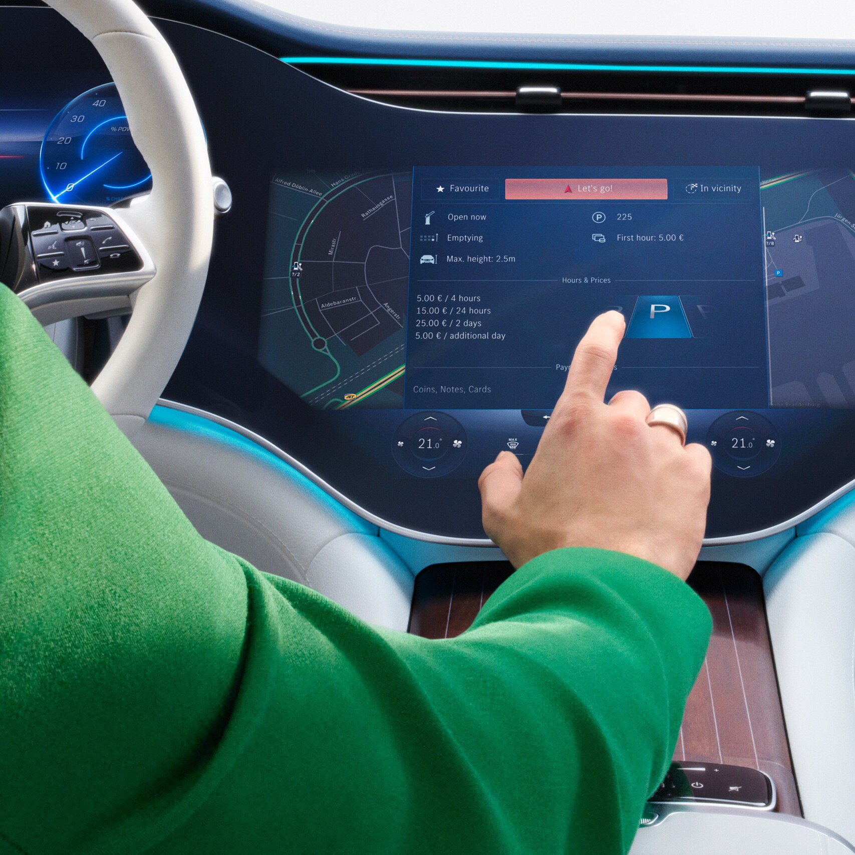 Extraopțiunile digitale se selectează pe ecranul sistemului multimedia MBUX dintr-un autovehicul Mercedes-Benz
