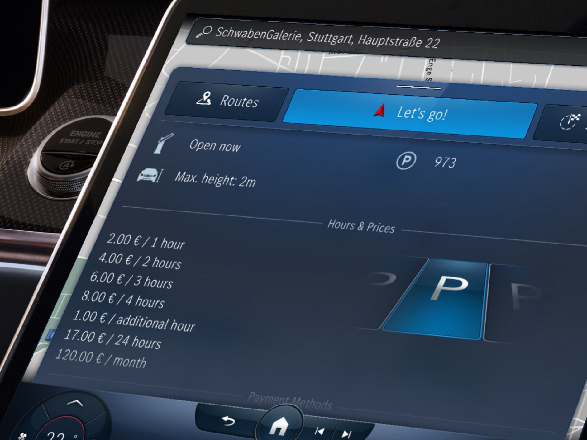 Pe display-ul sistemului multimedia MBUX, datorită extraopțiunii digitale Navigație pentru parcare, sunt afișate spațiile de parcare disponibile și tarifele acestora.