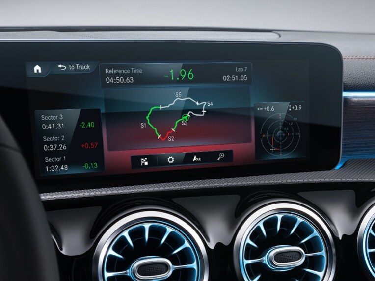 AMG TRACK PACE afișează timpii de tură pe display-ul digital MBUX