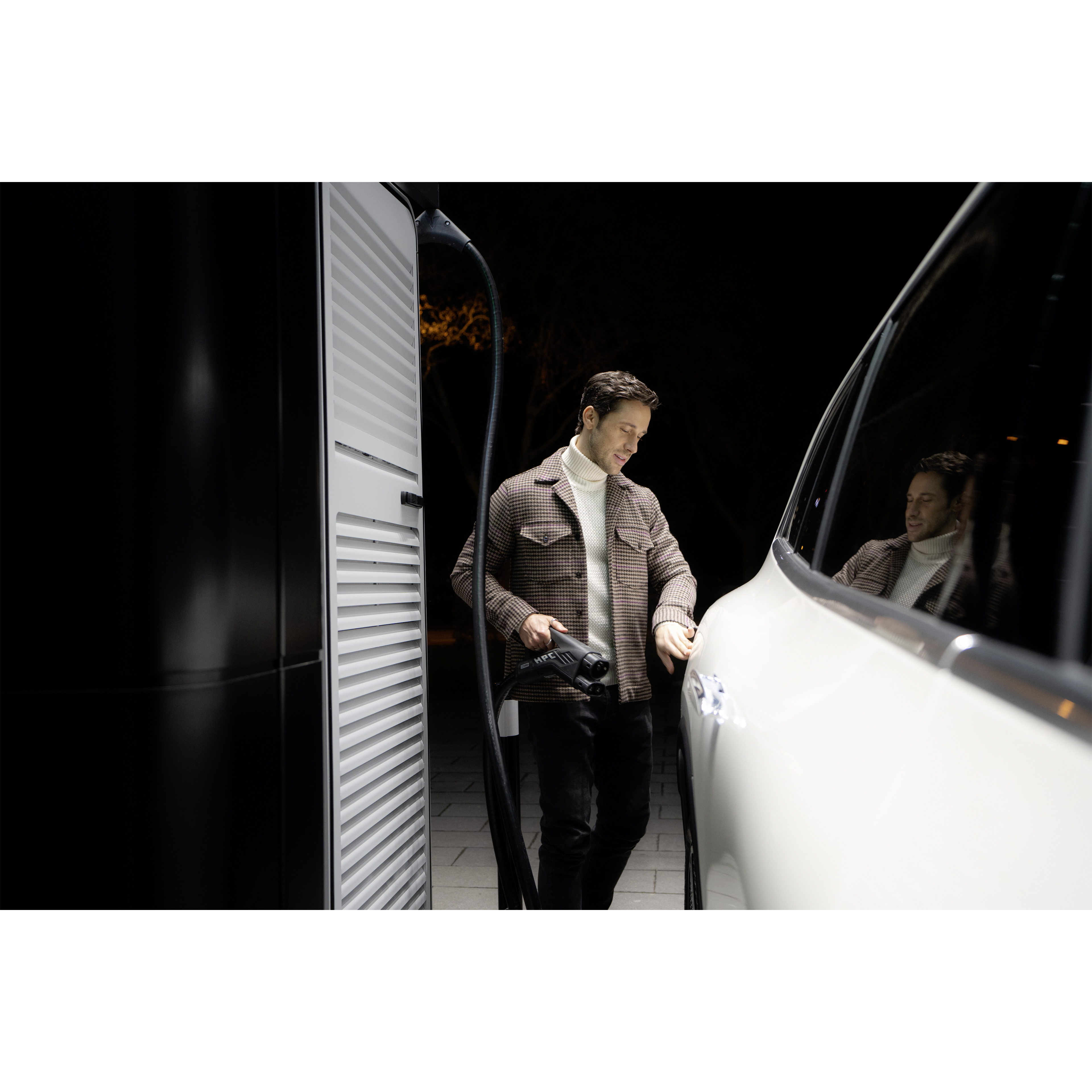 Încărcare | Mercedes-Benz Soluțiile de încărcare pentru autovehiculul tău Mercedes-Benz.